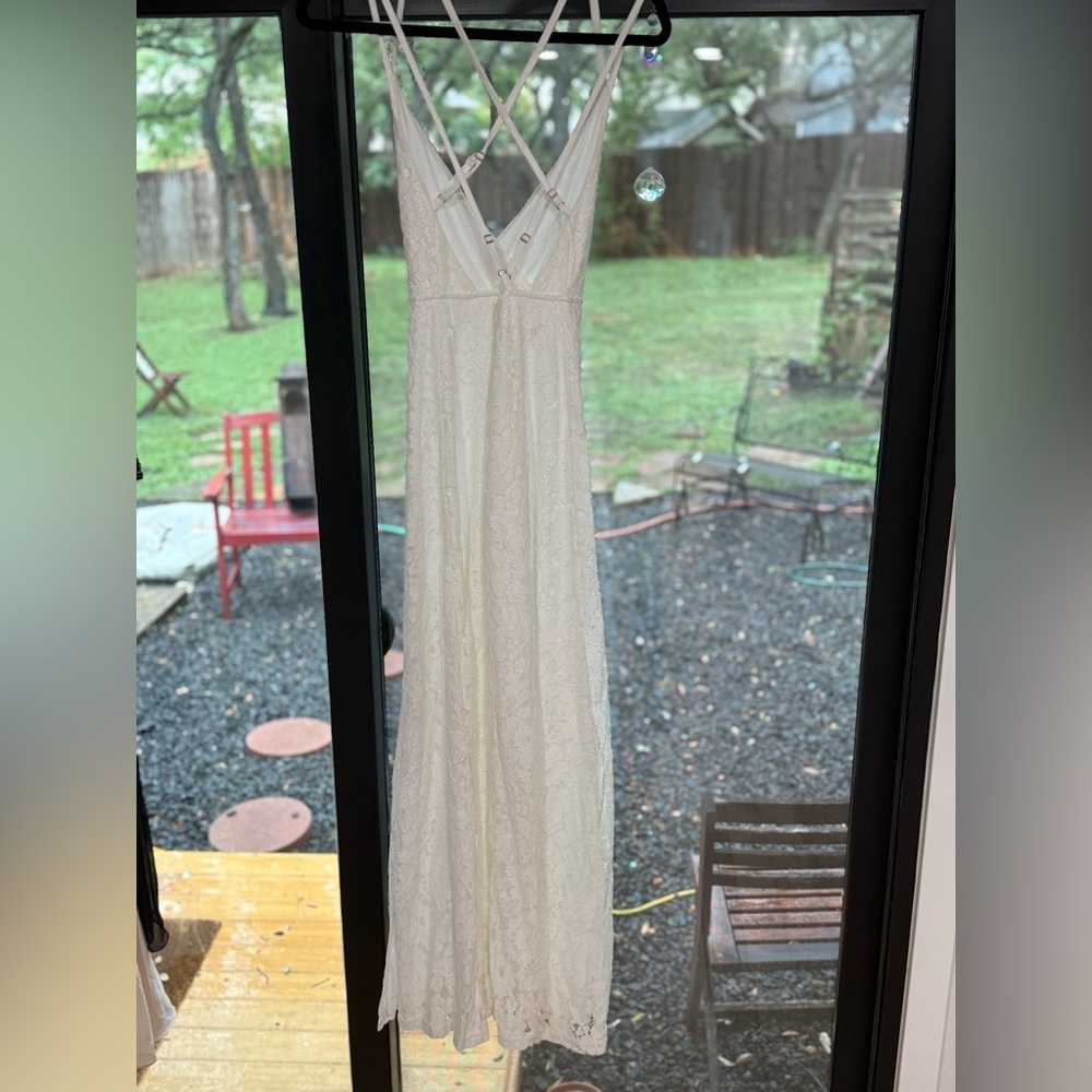Annabelle Lace Maxi Dress White
Turn heads in this stunning gown NWT 4 - Picture 6 of 10